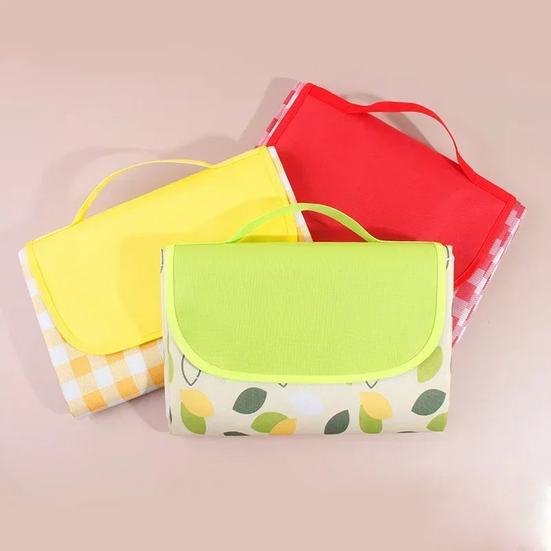 Picknickdecke zusammengepackt als Tasche